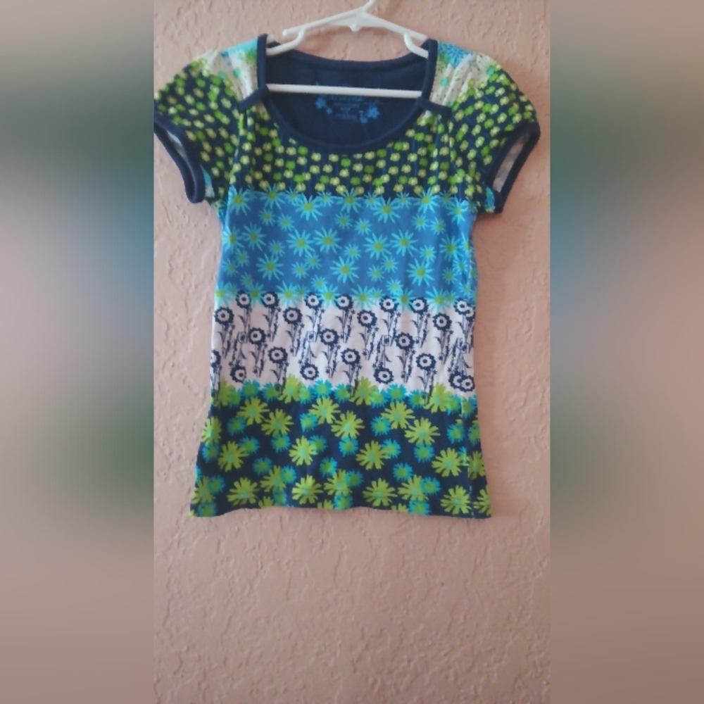 Arizona jean Company short sleeved shirt girls floral size Small 7/8
